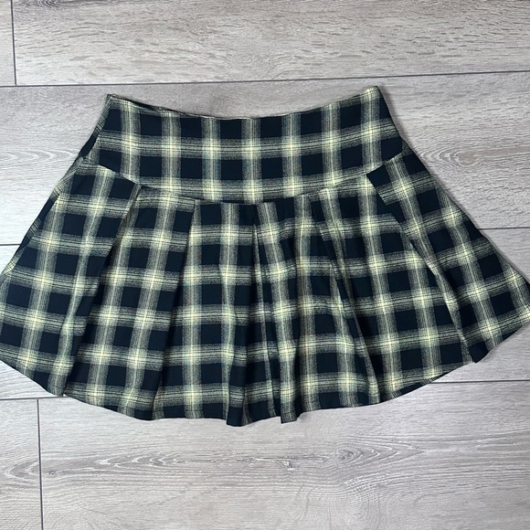 Hot Topic Y2K Style Yellow & Black Plaid Mini Skirt - Picture 13 of 13